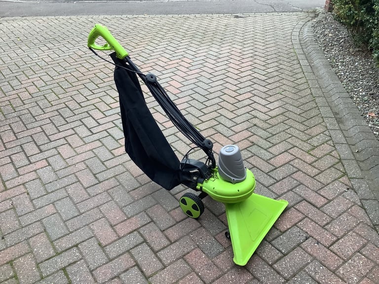 image for Garden Gear leaf vacuum/ collector 