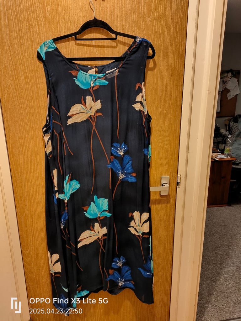 image for Esscence flower print dress 26/28