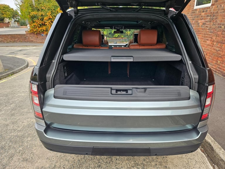 Range Rover 3.0 SDV6 Hybrid autobiography vogue rear entertainment 340bhp Auto