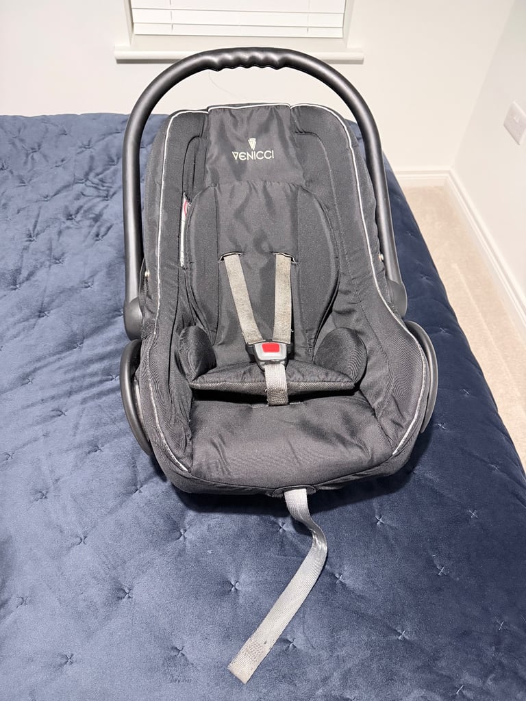 Venicci baby car seat 