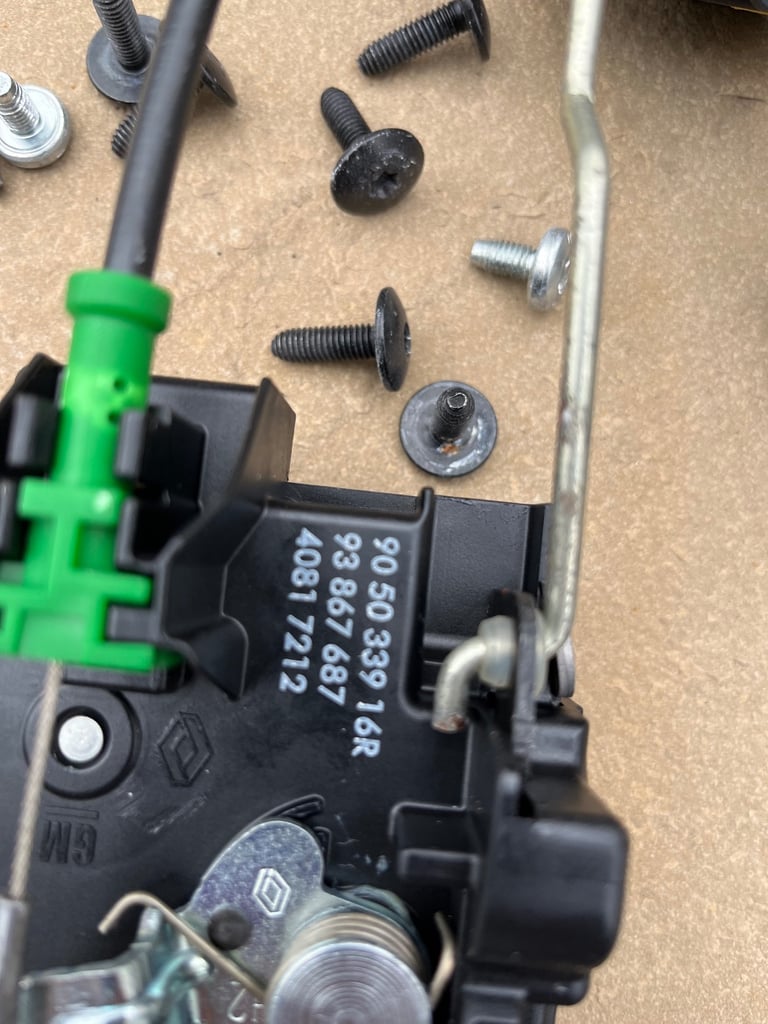 Renault Trafic back door handles and locking system 