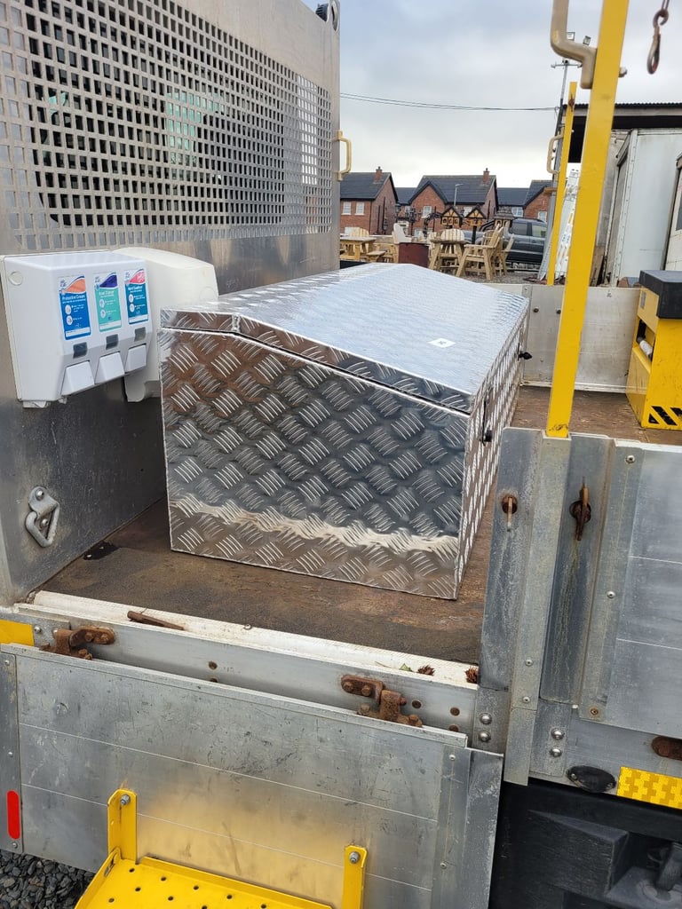 Aluminium Checker Plate toolboxes suit lorries trucks Trailers tractor recovery straps & parts