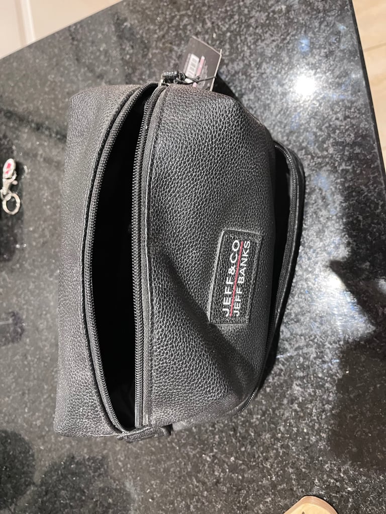 image for Jeff Banks Washbag - free
