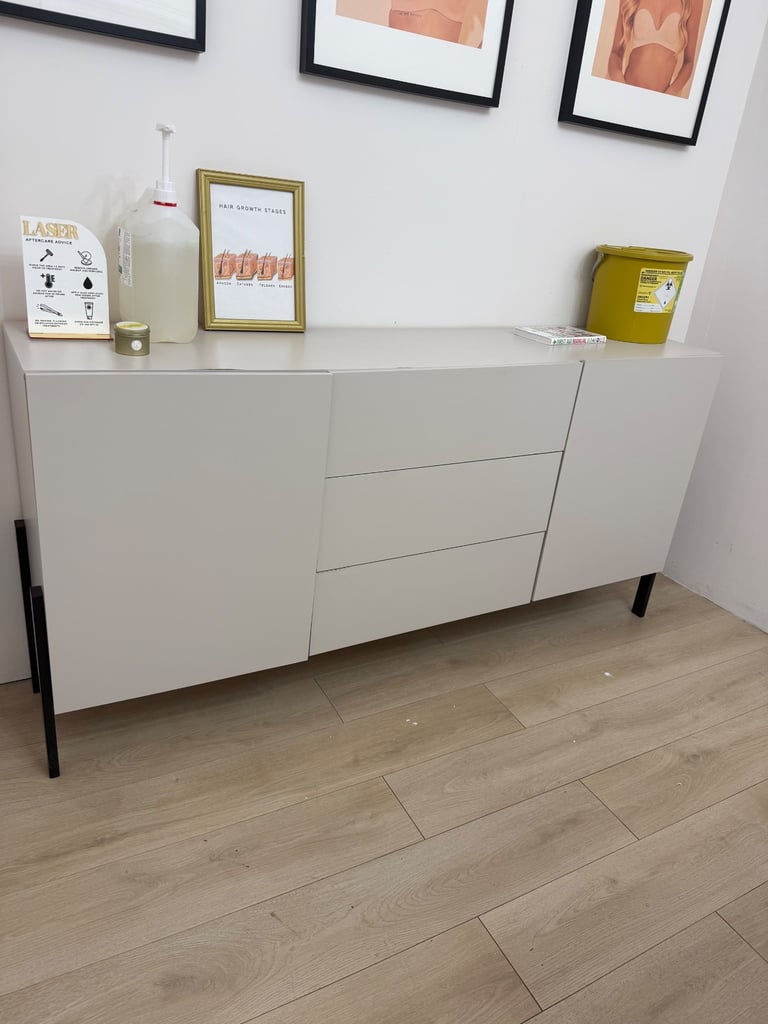 Sideboard 2 cupboards 3 drawers