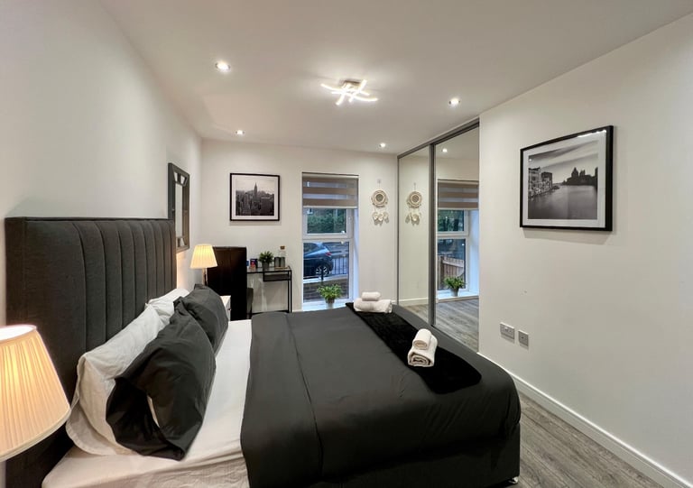Double Room with Private Bathroom (Shared )