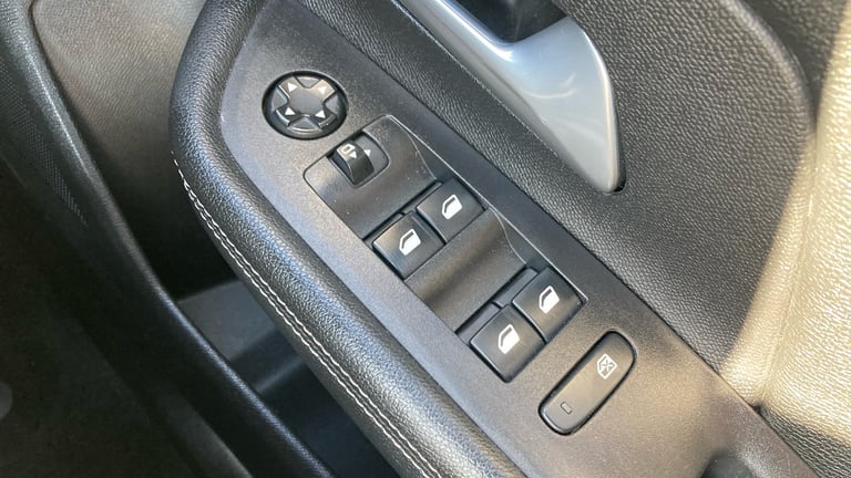 2021 Vauxhall Mokka 100kW SRi Nav Premium 50kWh 5dr Auto Electric Hatchback Hatchback Electric Au...