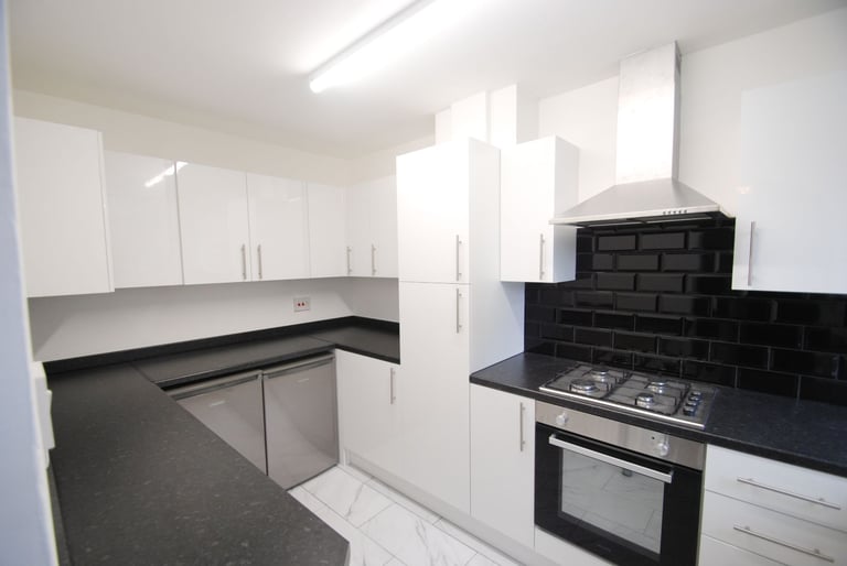 Two bedroom ground floor ex-local maisonette E14