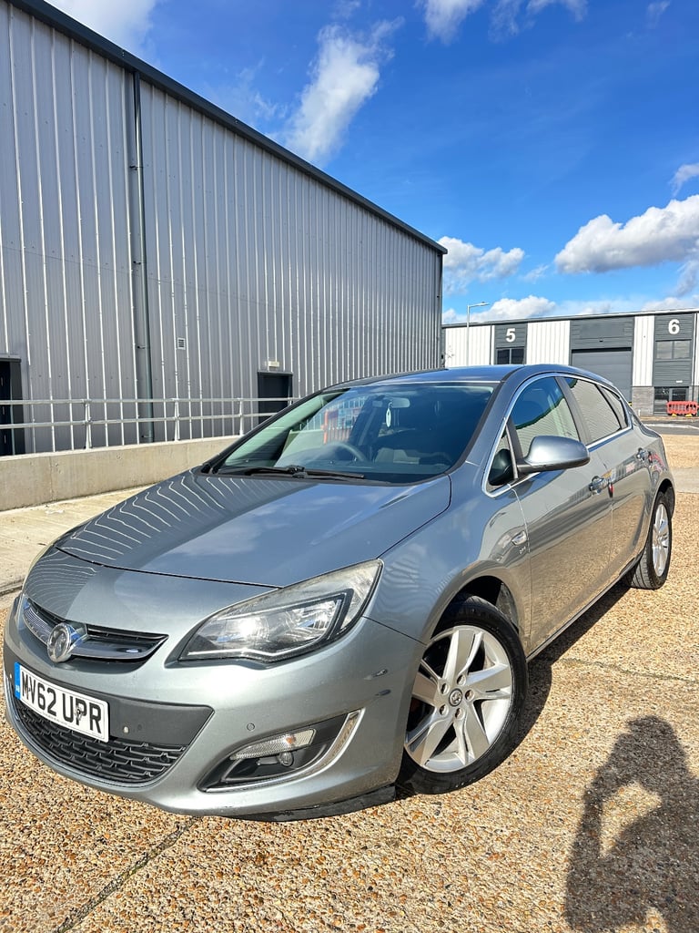 Vauxhall, ASTRA, Hatchback, 2012, Manual, 1956 (cc), 5 doors