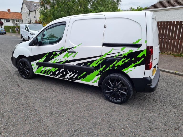 July 2017 Peugeot Partner Professional HDI Diesel Van 1560cc 100 Brake Horse Power Three Front Seats