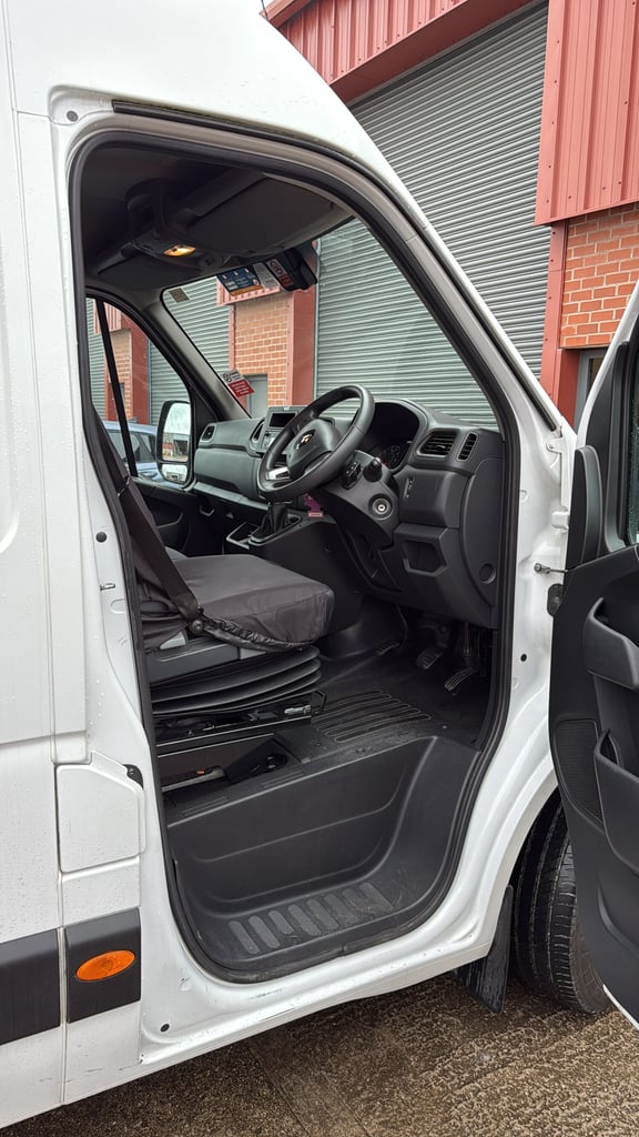 2020 Renault Master LM35dCi 135 Business+ Medium Roof Van PANEL VAN Diesel Manual