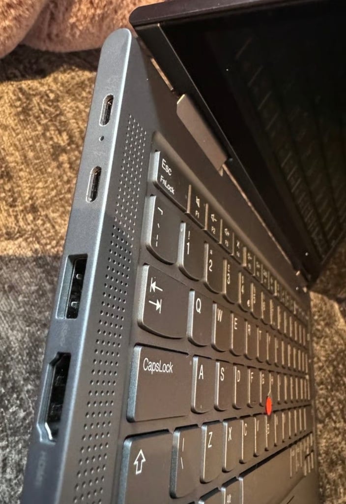 Lenovo laptop X1 Yoga Gen 7 *Touch Screen* i7-1260p 16gb mem, 512GB HD