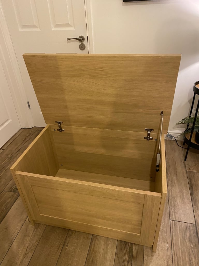 Oak-Effect Toy Chest