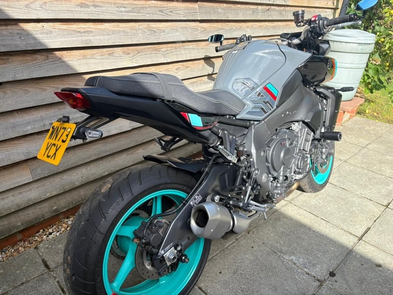 2023 / 73 Yamaha MT10 £10000 Grey 5978 miles.
