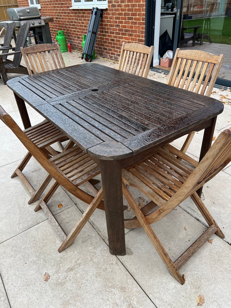 Teak garden table and 6 chairs 