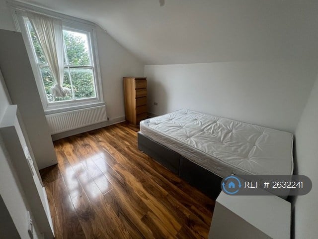 image for 4 bedroom flat in Helix Road, Brixton, Clapham, Herne Hill, Tulse Hill, SW2 (4 bed) (#2632241)