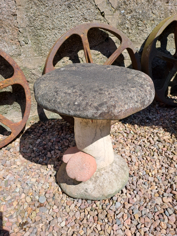 Toadstool Garden Ornament Décor Staddle Straddle Stone