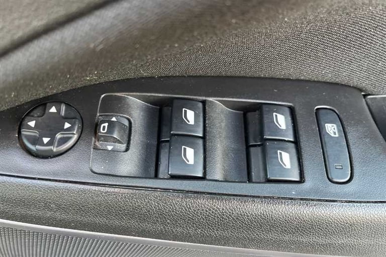 2022 Vauxhall Crossland 1.2 Design 5dr HATCHBACK PETROL Manual