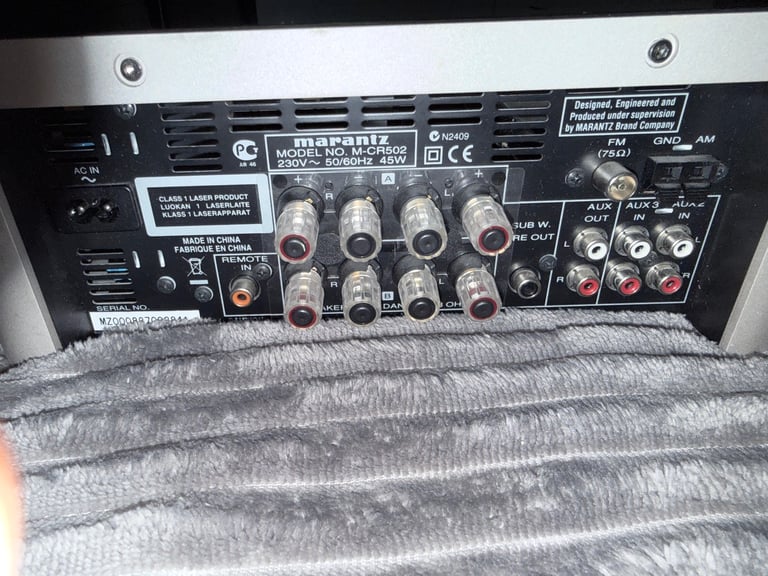Amplifier/CD receiver MARANTZ M-CR502 with floor speakers 