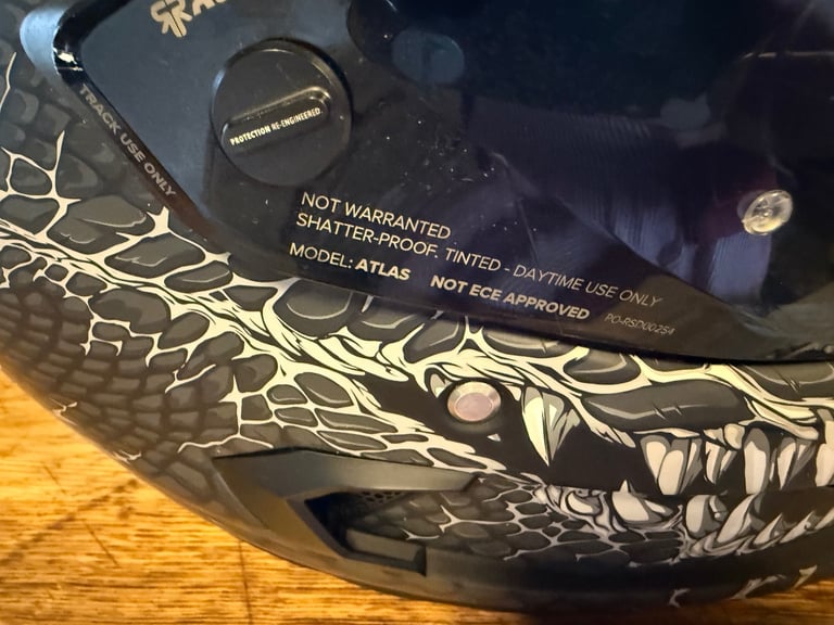 Ruroc ATLAS 4.0 CARBON Jormungandr Helmet – ECE 22.06 Certified + Shockwave Ready – Hardly Worn