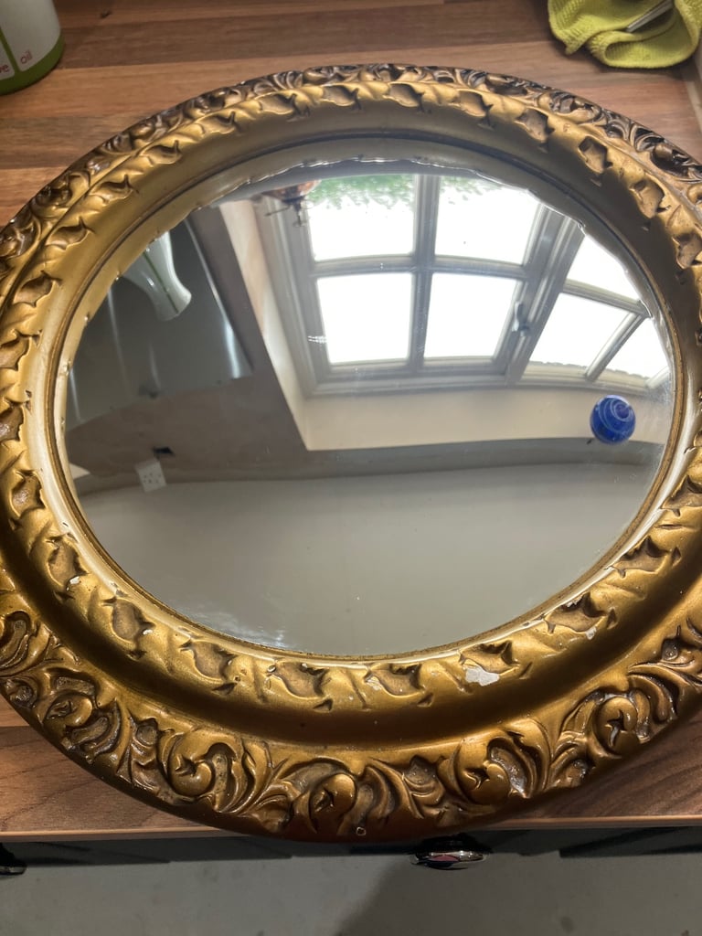 Round mirror 