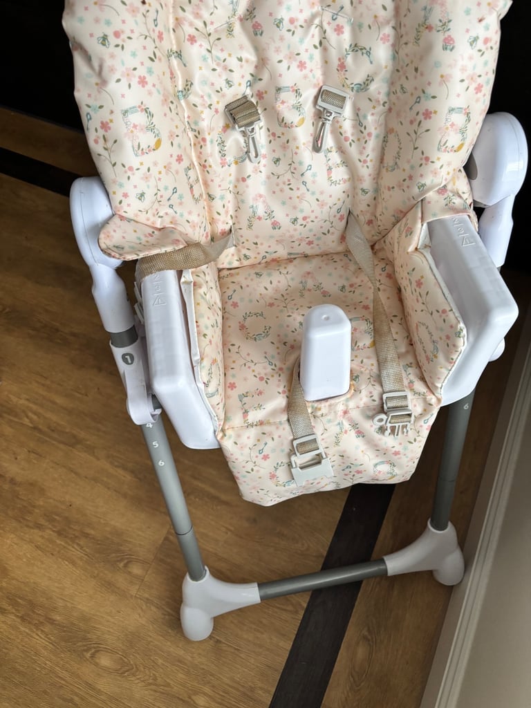 Selling our Mamas & Papas Baby Highchair - £30