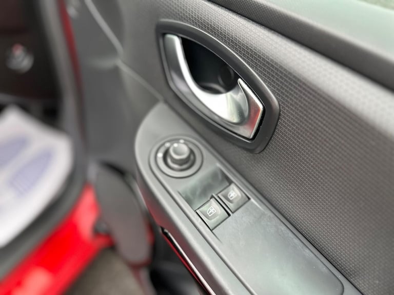 2015 Renault Clio 1.2 16V Dynamique Nav Euro 6 5dr HATCHBACK Petrol Manual