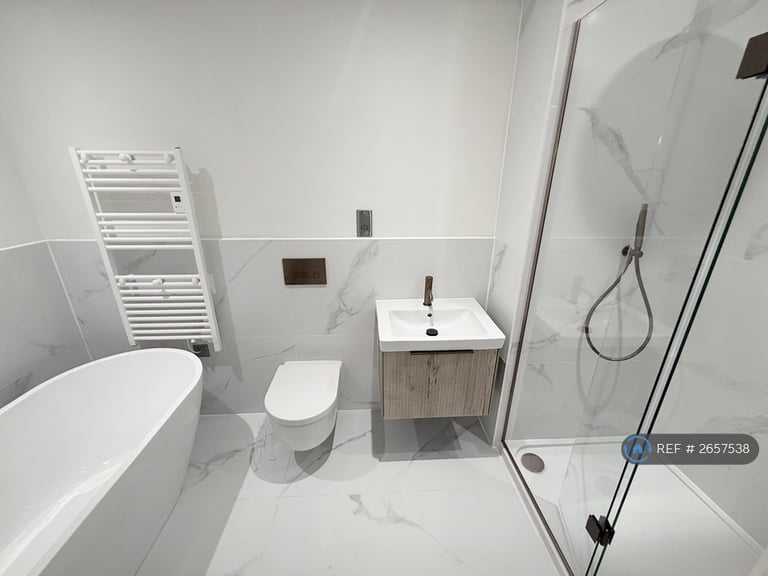 2 bedroom flat in Great George Street, Leeds, LS1 (2 bed) (#2657538)