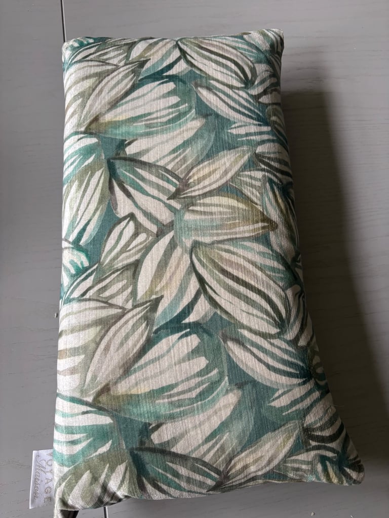Large patterned cushion