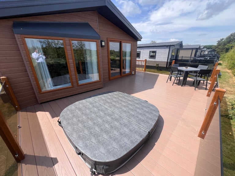 Pre-Owned Lodge for Sale – Hot Tub, Decking & More – Bredon View, Worcestershire WR10 3DY