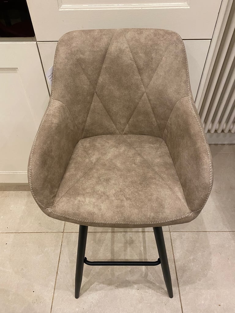 Brand New Barstools Set of 4 Bar Chairs 4 x New Breakfast Bar Chairs  Beige