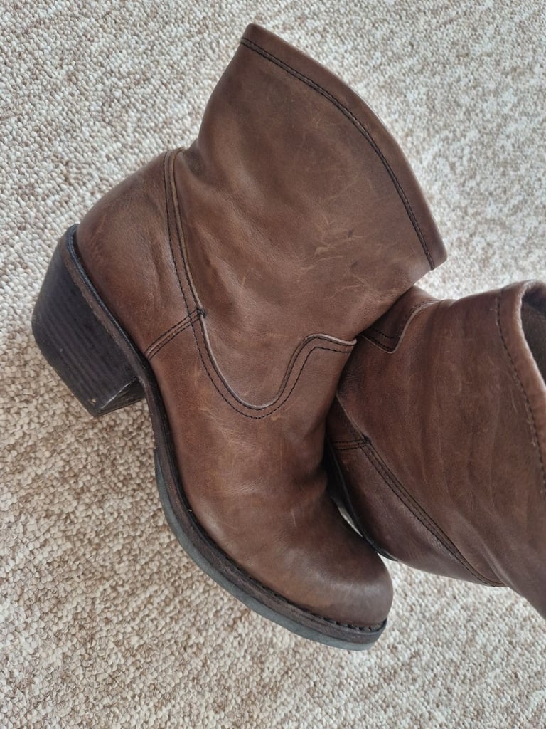 Boots paid £400