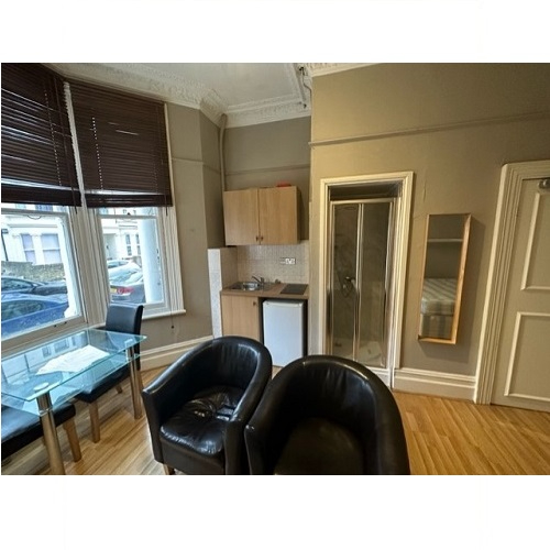 Double Semi-Studio Matheson Road, West Kensington/Barons Court * ALL BILLS INC* 