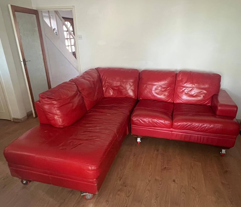 DFS LEATHER CORNER SOFA £85