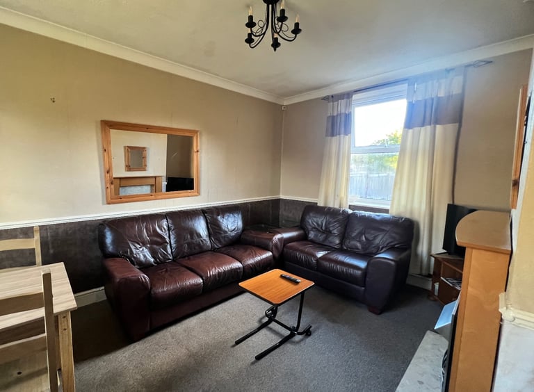 Furnished semi-detached house, landlord rental