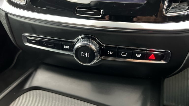 2020 Volvo V60 R-Design, B5 mild hybrid Estate Petrol Automatic