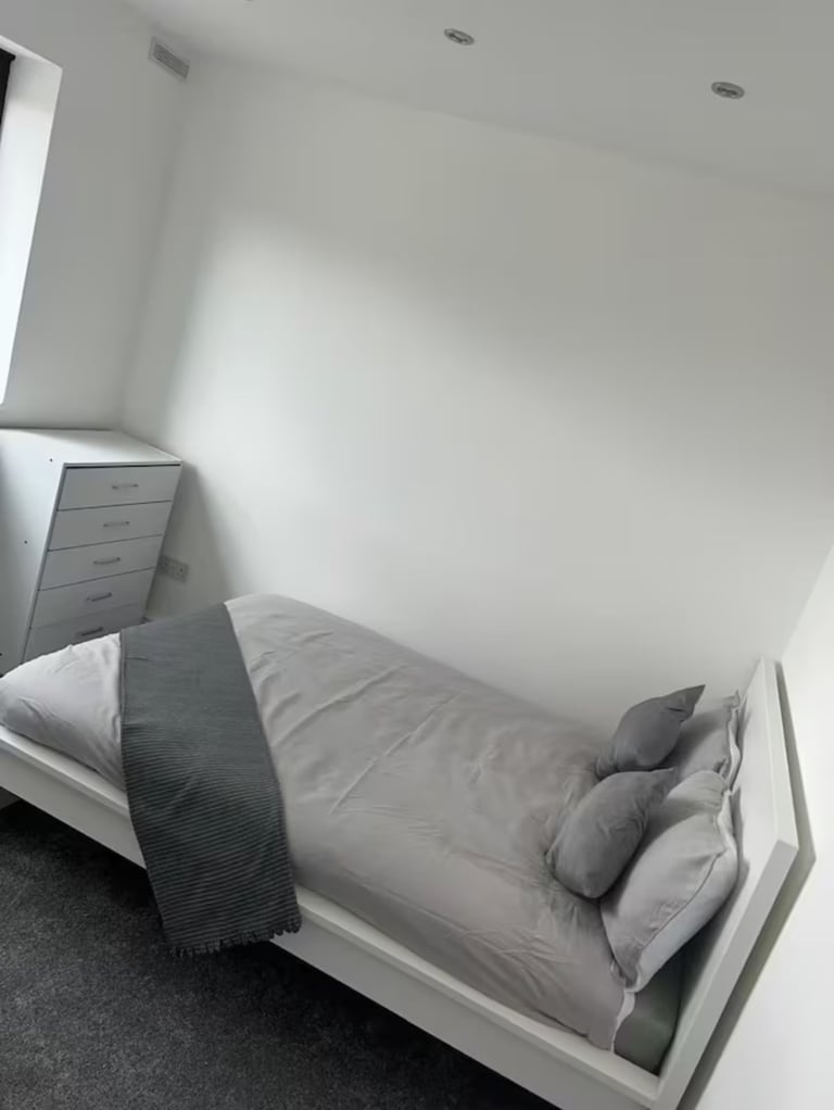 Modern 3-Bedroom House to Rent in Rainham – All Bills Included