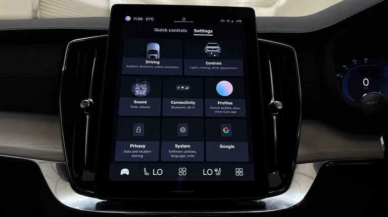 2025 Volvo XC90 Ultra, T8 AWD Plug-in hybrid, Electric/Petrol, Dark, 7 Seats ESTATE Petrol/Electr...