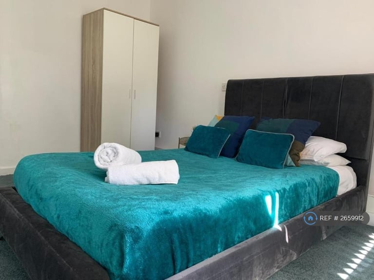 2 bedroom flat in Drummond Street, London, NW1 (2 bed) (#2659912)