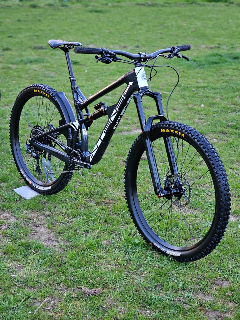image for Intense Carbine 29C Large Full Suspension Carbon Mountain Bike £3,499.00rrp