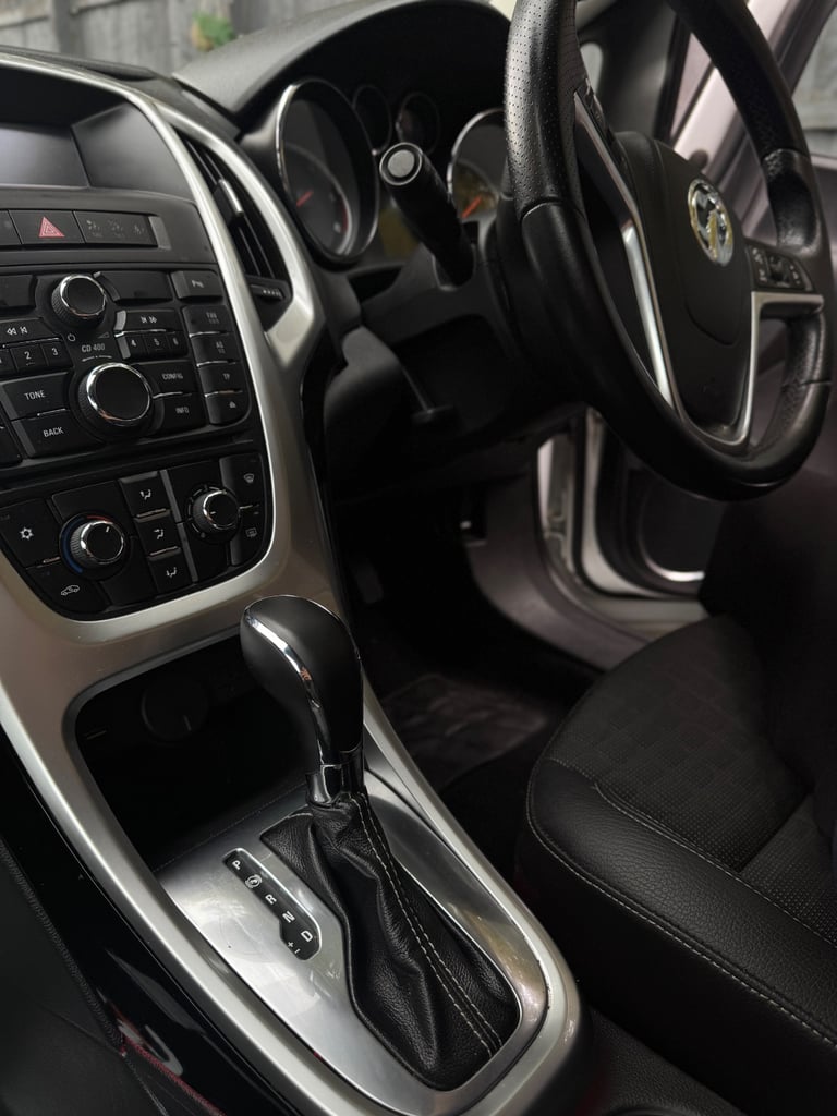 Automatic Vauxhall ASTRA 2012 2L , 3 doors AUTOMATIC