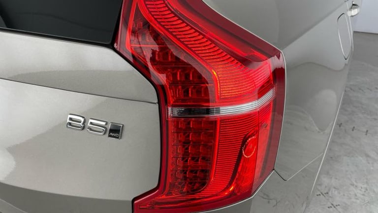 2021 Volvo XC90 Momentum B5 AWD mild hybrid 7 Seats Automatic SUV Hybrid Automatic