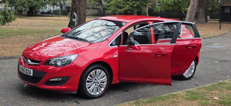 2015 Vauxhall Astra 1.6i Excite Euro 6 5dr HATCHBACK Petrol Manual
