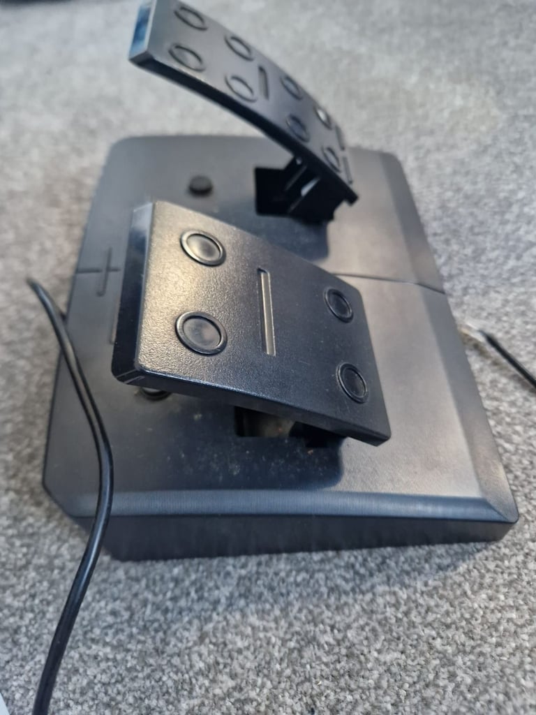 Xbox steering wheel and pedels