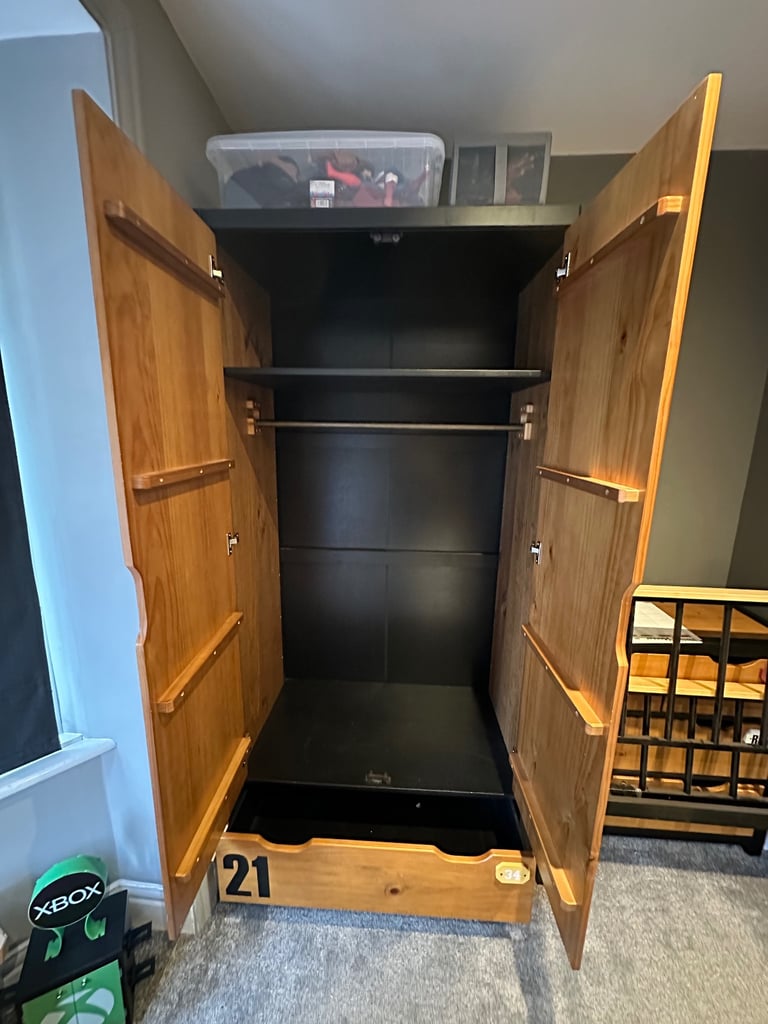 full size wardrobe £40 ONO