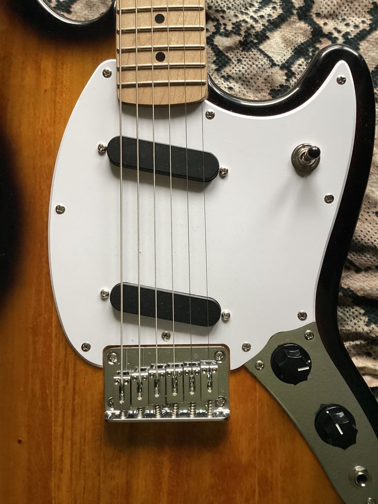 Squier Sonic Mustang - 2-Colour Sunburst