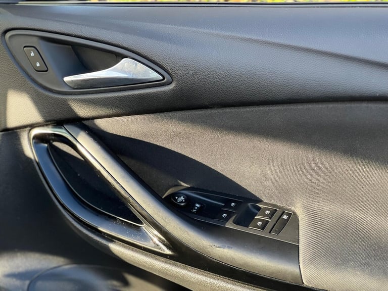 2017 Vauxhall Astra 1.4i Turbo SRi VX Line Euro 6 5dr HATCHBACK Petrol Manual