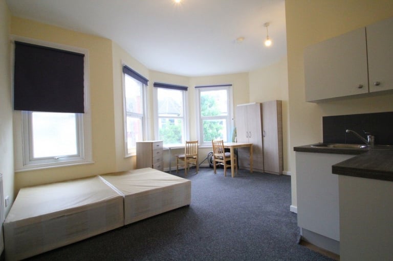 Chain Free! Hane Estate Agents offer a Freehold 1st and 2nd floor 4 room bedsit HMO investment. 
