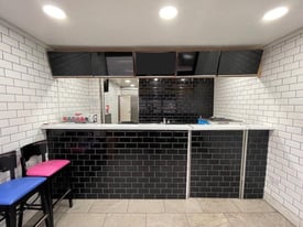Takeaway Fast Food Shop Business For Sale - Prime Location - Cheap Rent - Newly Refurbished