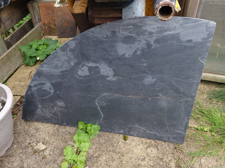 Slate paving circle parts, 3 off curved + offcut. Copper slate and black slate