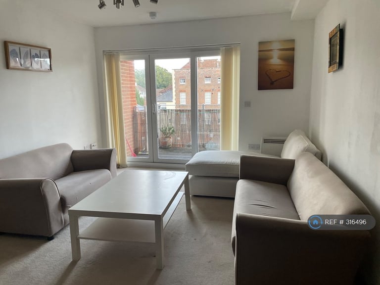 2 bedroom flat in Barton Mill Road, Canterbury, CT1 (2 bed) (#316496)